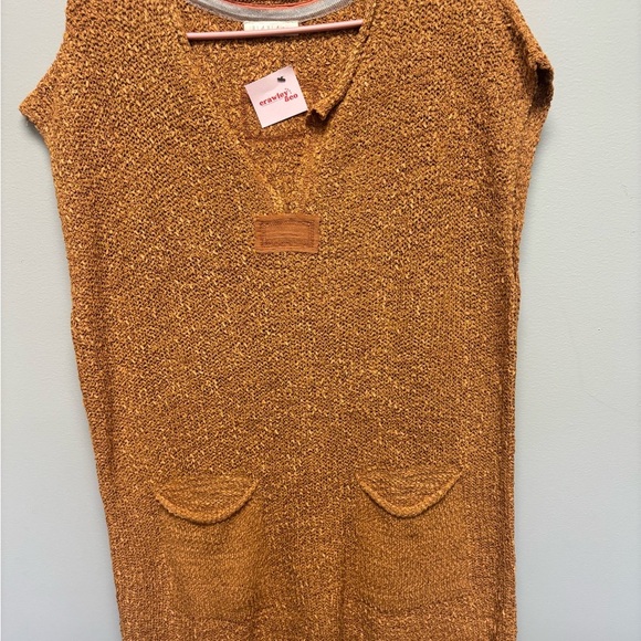 ILLA ILLA Tunic Patch Pocket Sweater Vest in Camel - Picture 2 of 7